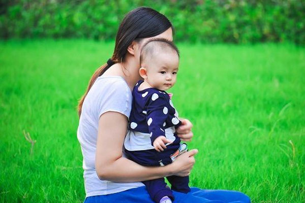 婴儿日光浴的最佳时间,月嫂分享晒日光浴注意事项