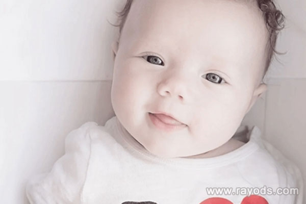 一周岁宝宝吃什么长胖最快？宝宝多胖算正常？