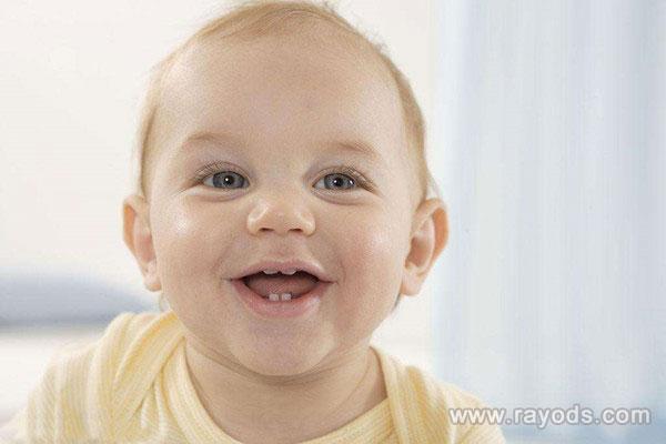 老一辈的人说:小孩子长牙太早不好命苦是真的吗