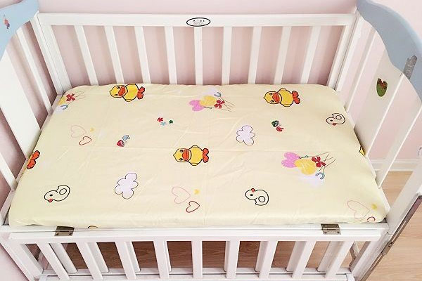 婴儿床床垫有必要买吗？婴儿床垫如何选择
