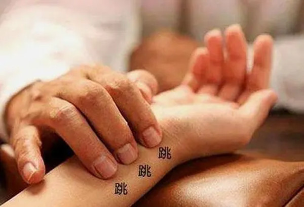 土方法测怀孕 掐中指 最准的民间土方来咯！