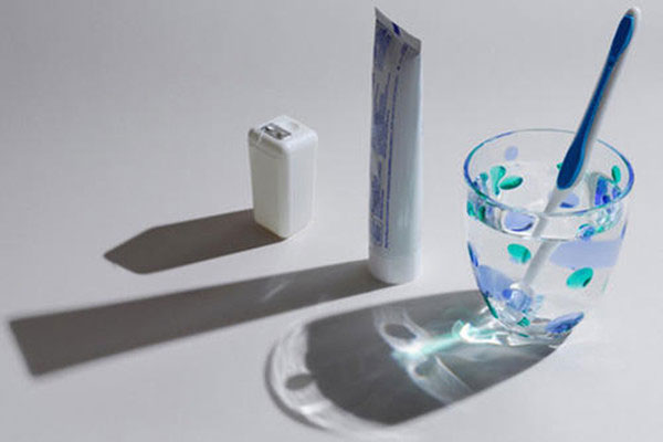 最土网红验孕法！ 牙膏验孕法变蓝的图片