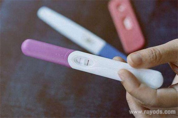 验孕棒尿太多会出错吗 验孕棒尿液滴多了影响结果吗