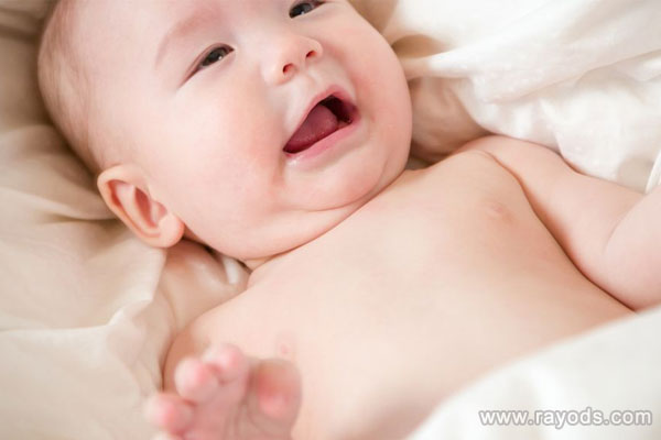 奶水稀会影响宝宝发育吗？母乳稀宝宝能不能吃饱