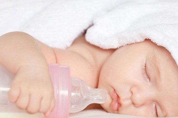 厌奶期的宝宝如何喂养？如何快速度过厌奶期