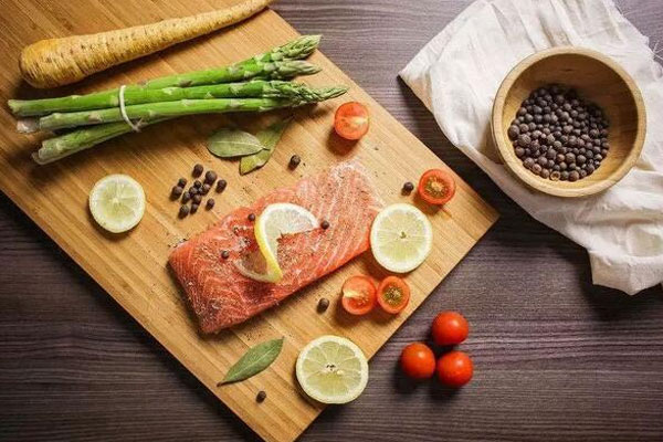 女性备孕补叶酸应该怎么补？