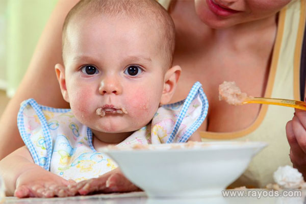 婴儿干呕怎么回事？婴儿干呕怎么处理