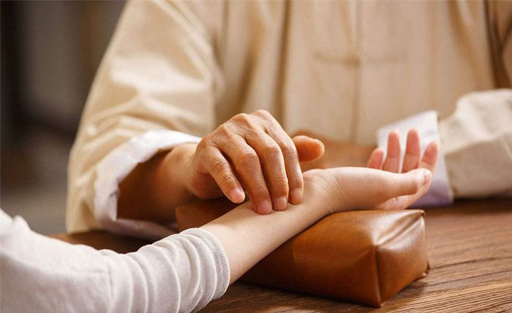 土方法测怀孕掐中指，不用验孕棒的一种方式非常灵！