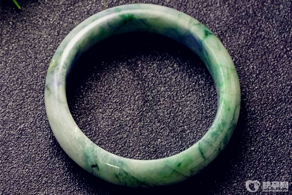 戴玉镯的好处是什么？2025分享戴玉镯的好处