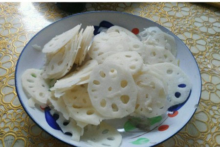 一岁宝宝的辅食应该吃什么，均衡营养需要菜品丰富