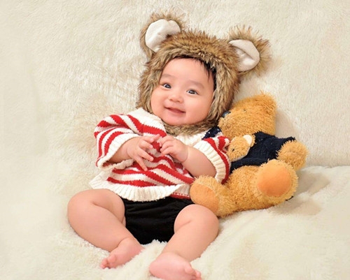 宝宝的眼睛小单眼皮，还会变成双眼皮大眼睛么