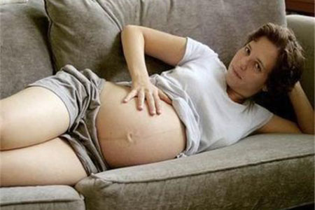 去医院途中产子，二胎妈妈分娩信号不要大意了