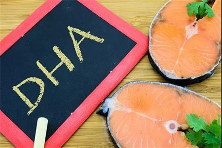 宝宝成长要注意大脑发育，补充DHA意义重大