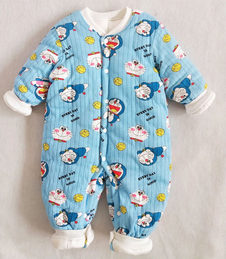 冬天进产房需要给新生儿准备半背衣还是连体衣？