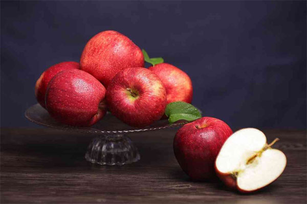 每天吃一个苹果有啥好处？坚持1年身体真的会更好吗？