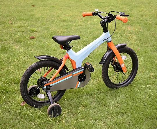 捷安特16寸儿童一体轮自行车适合几岁男孩子骑上路？