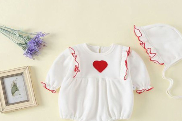 夏天的新生儿穿长袖还是短袖？