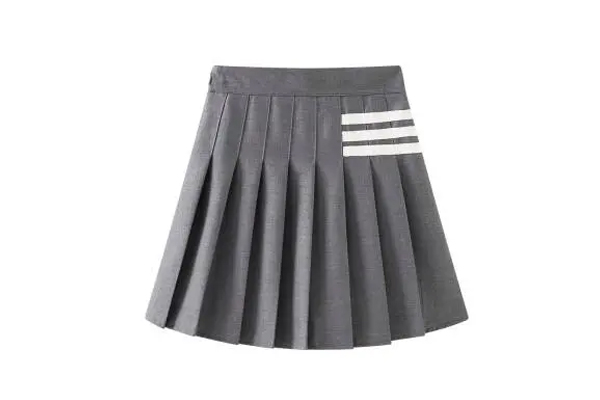 灰色裙子搭配什么颜色上衣好看？