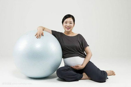 女性得知怀孕别急着高兴，这些症状和注意事项在等你