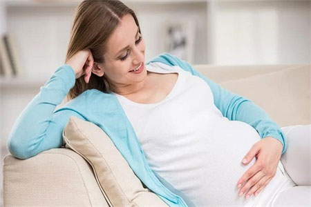 怀孕初期孕妇要卧床休息吗？其实并不推荐，危害有很多