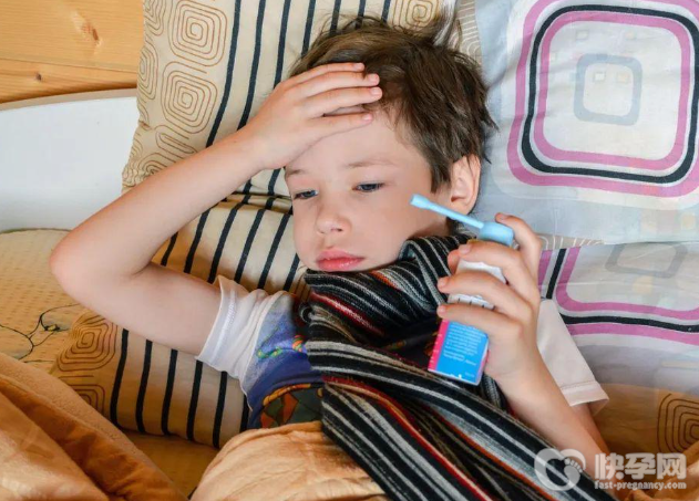 孩子发烧吃什么饭菜好？孩子生病这样吃恢复得快