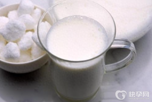 喝牛奶会不会上火？喝牛奶会导致便秘吗？