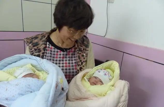 2022国外试管做一对龙凤胎费用大约多少钱？