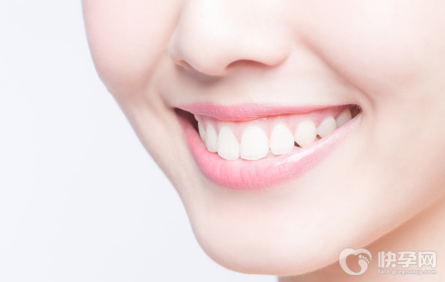 五分钟去除黄牙的7个小妙招，轻松让你找回自信