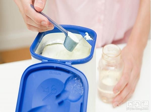 浅谈宝宝奶粉的正确冲泡方法，水温和冲调比例大有讲究!