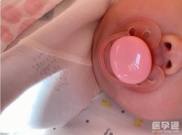 长期给孩子用奶嘴有这三大危害，别等到蛀牙才后悔！