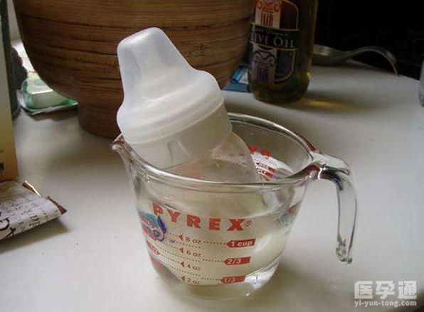 保鲜室母乳正确加热方法汇总，隔水烫热不是唯一解！