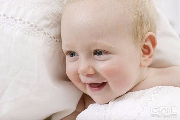 小儿夜间受到惊吓后要怎么时候妈妈的头发进行收惊？