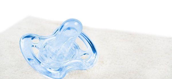 2个月新生儿奶嘴一般用几个防胀气孔的？