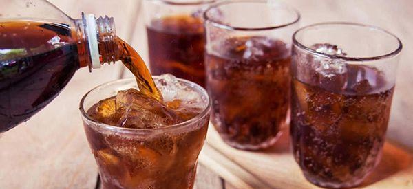 妈妈喝了非常可乐，立马喂奶有事吗？