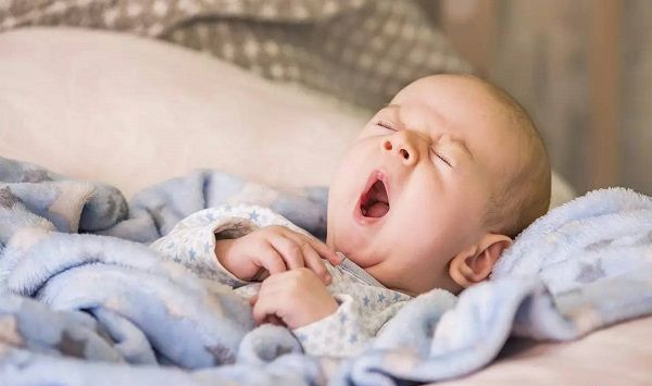 真实经验分享！新生儿吐奶吐不出来很难受有3点缓解方法