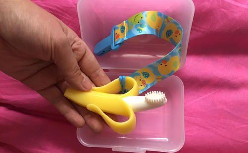 8个月女宝买磨牙棒和牙胶哪个更好？