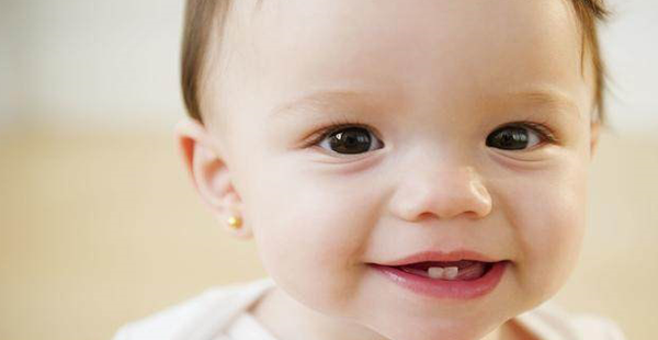 宝宝萌牙先长上面还是下面，长牙顺序是一定的吗？