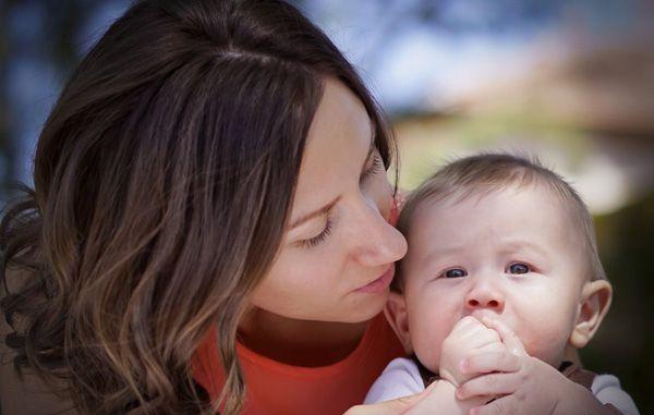 新生儿打嗝频繁怎么回事？感冒着凉、肠道疾病都有可能