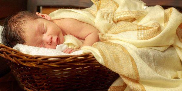 和缺氧没关系，新生满月宝宝打嗝的原因有这些！