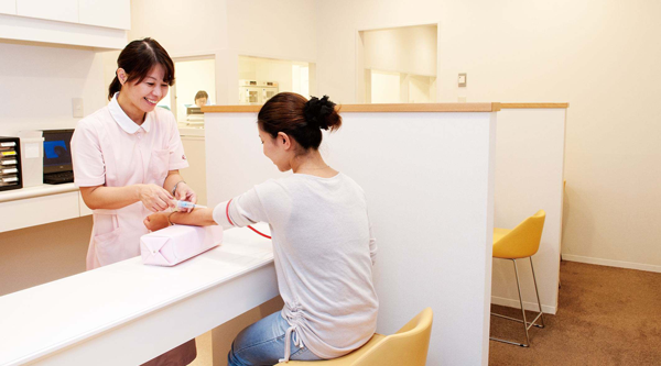 55岁绝经了怎么做试管婴儿？大龄供卵成首选