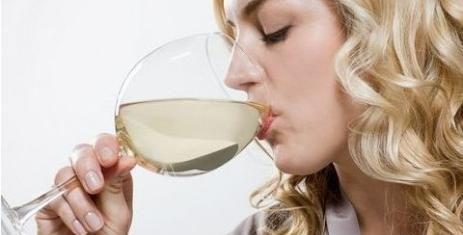 经典胎梦解读供参考娱乐：孕妇梦见喝酒有这8大寓意