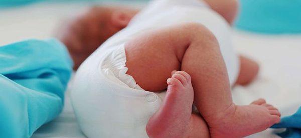 为什么说半夜尽量不要给熟睡的孩子换尿不湿？