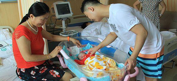 深圳准爸爸陪孕妇进产房生孩子有什么讲究？