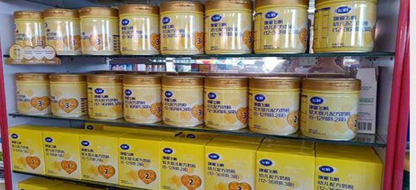 飞鹤和伊利金领冠哪个好消化适合新生儿？