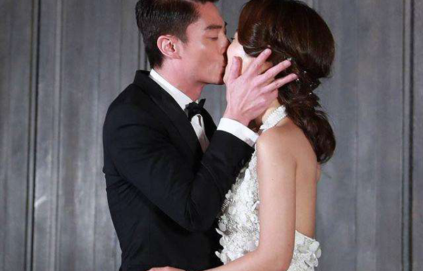 林心如探班霍建华：夫妻二人罕见同框合照幸福感爆棚