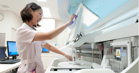 英医院生殖中心主任LyndonChang及其它医生简介