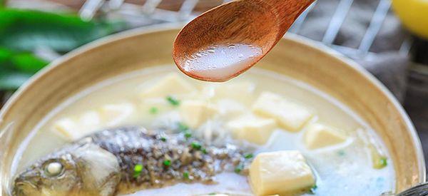 试管移植后喝鲫鱼豆腐汤放姜有利于促进胚胎着床吗？