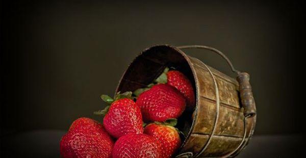 怀孕4周的孕妇梦见吃草莓是暗示生男孩吗？