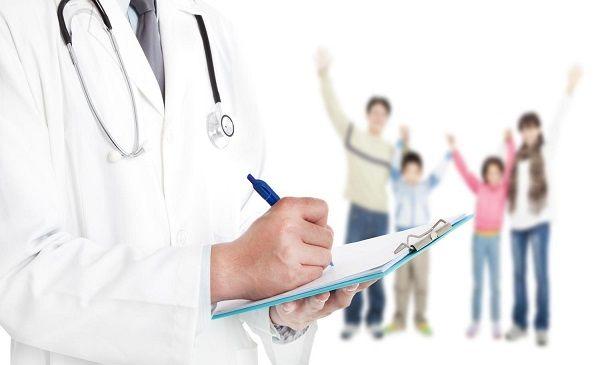 50天新生儿吐奶严重应去医院检查，明确诊断对症下药