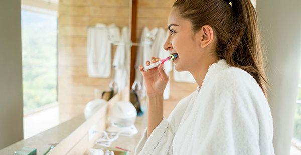 孕中期牙龈一碰就流血是怎么回事？